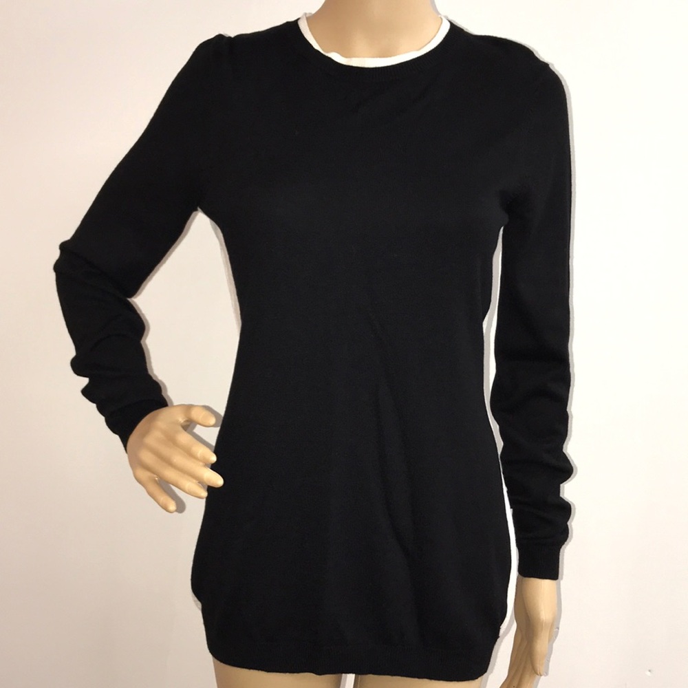 Vertical design black sweatershirt